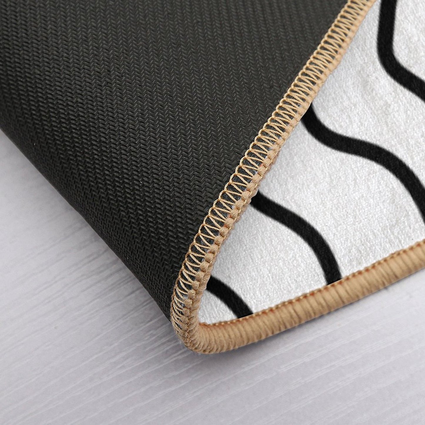 Squiggle Maze Minimalist Abstract Pattern in Black And White  Rapid-Drying Bath Mat