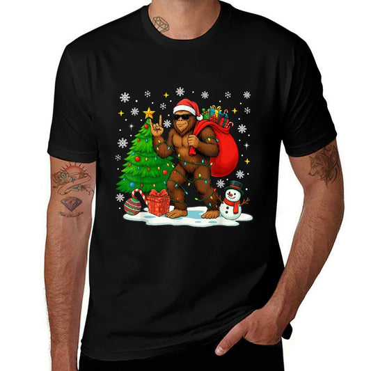 Santa Bigfoot Christmas Tree Lights Boys Men Sasquatch Lover  Lightweight T-Shirt