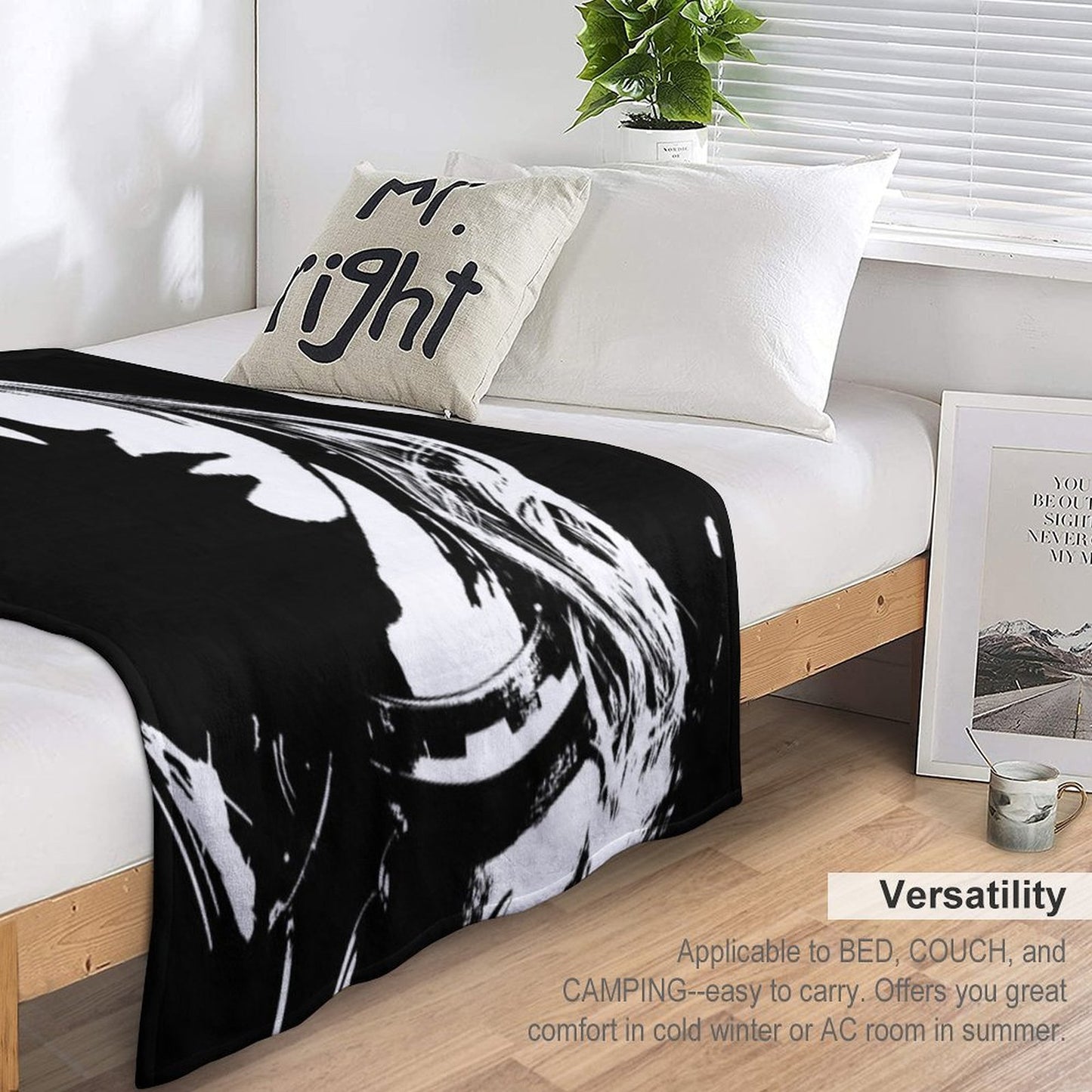 Final Fantasy XIII Lightning - Black And White Machine-washable Throw Blanket