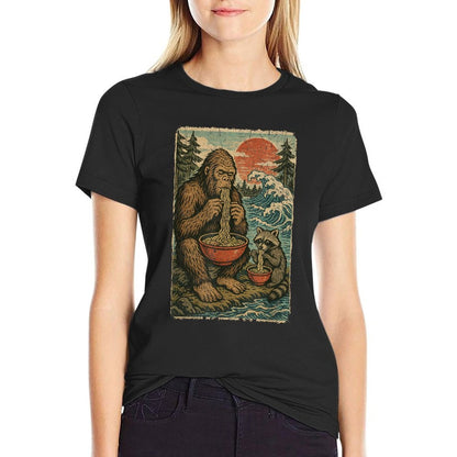 Anime Bigfoot Racoon Eating Ramen Funny Japanese Manga  Fade-proof Color T-Shirt
