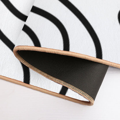 Squiggle Maze Minimalist Abstract Pattern in Black And White  Rapid-Drying Bath Mat