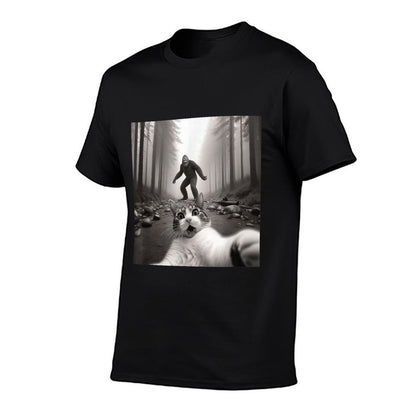 Funny Surprised Scared Cat Selfie With Sasquatsch Bigfoot  Tagless Design T-Shirt
