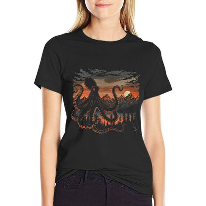 Twilight Kraken  Men Women (XS-6XL)  Graphic Comfortable T-Shirt