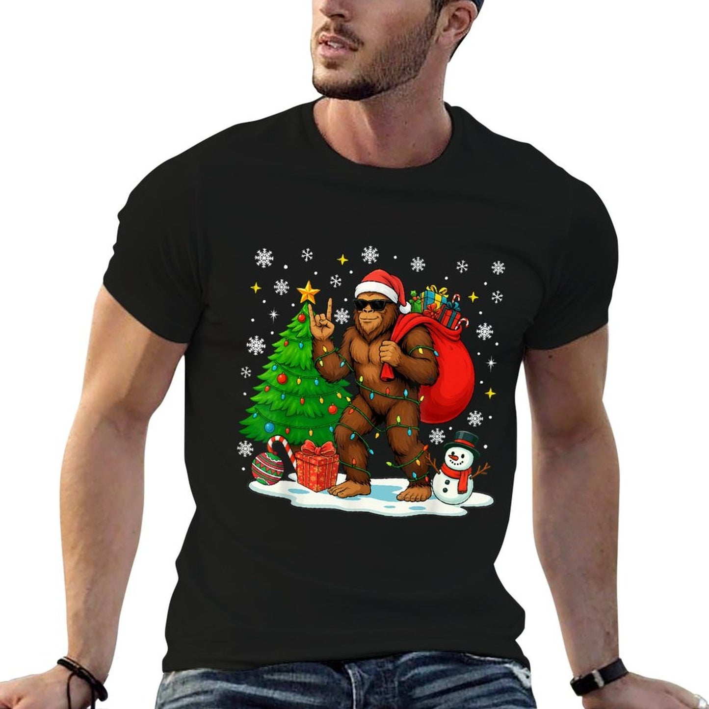Santa Bigfoot Christmas Tree Lights Boys Men Sasquatch Lover  Lightweight T-Shirt