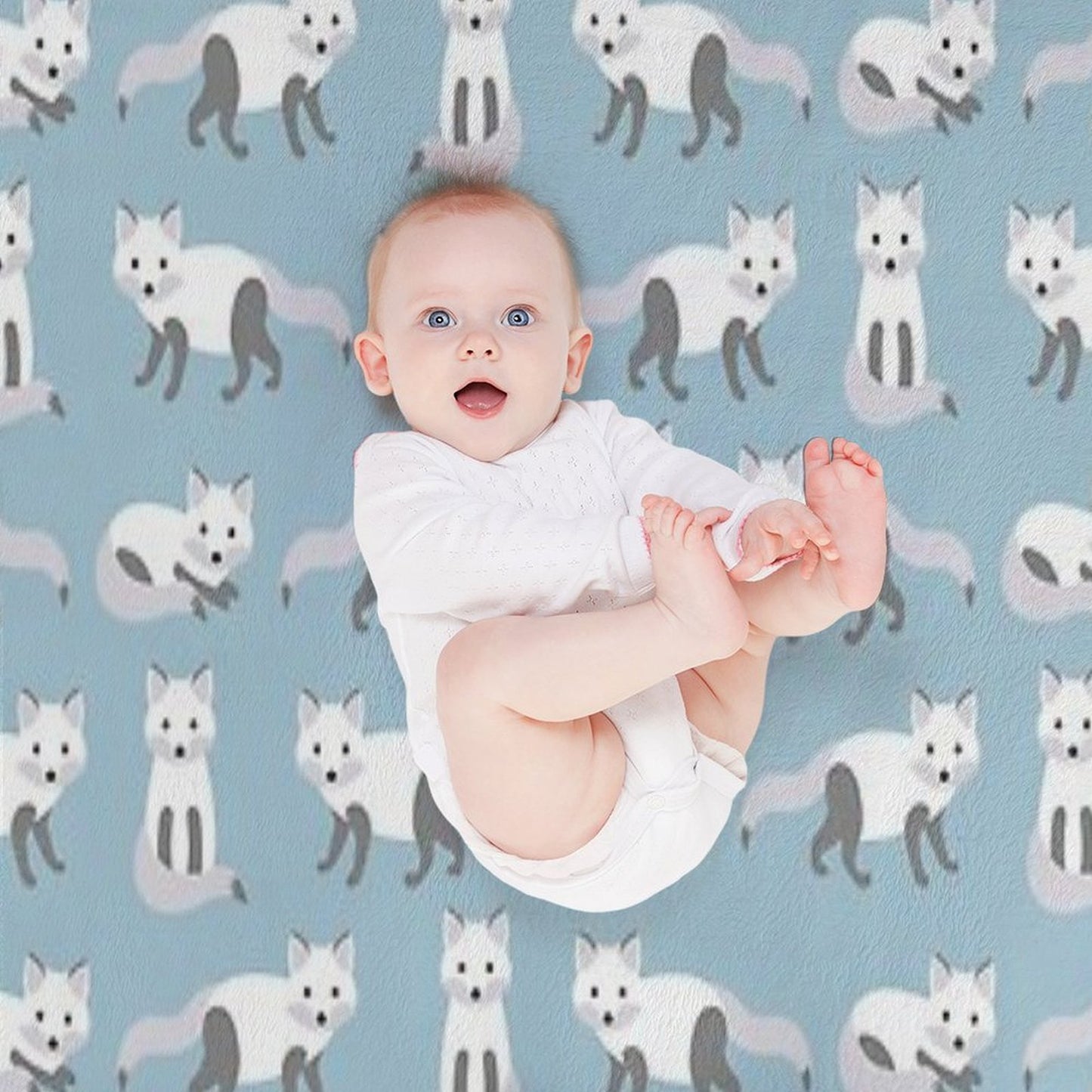 Arctic Fox Pattern Machine-washable Throw Blanket