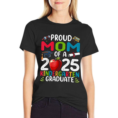 Proud Mom Of 2025 Kindergarten Graduate Graduation  Trendy Pattern T-Shirt