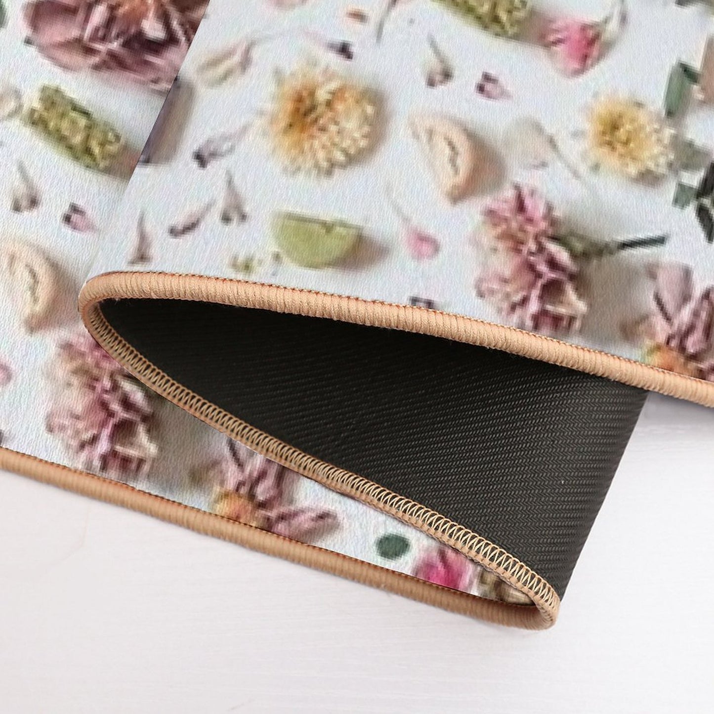 ROSE PETALMILK  Slip-Resistant Bath Mat