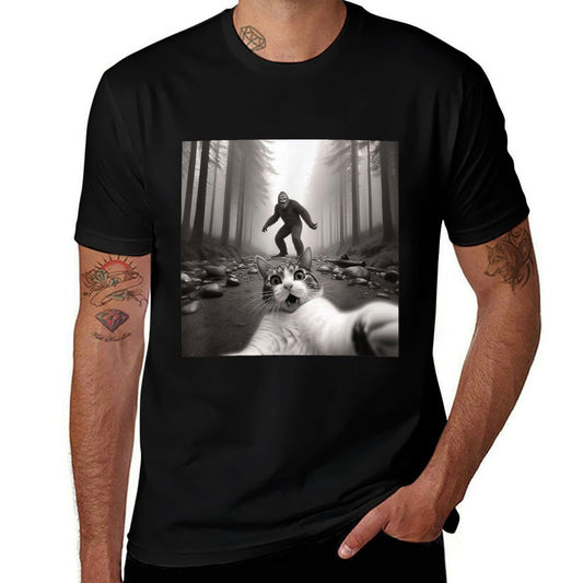 Funny Surprised Scared Cat Selfie With Sasquatsch Bigfoot  Tagless Design T-Shirt
