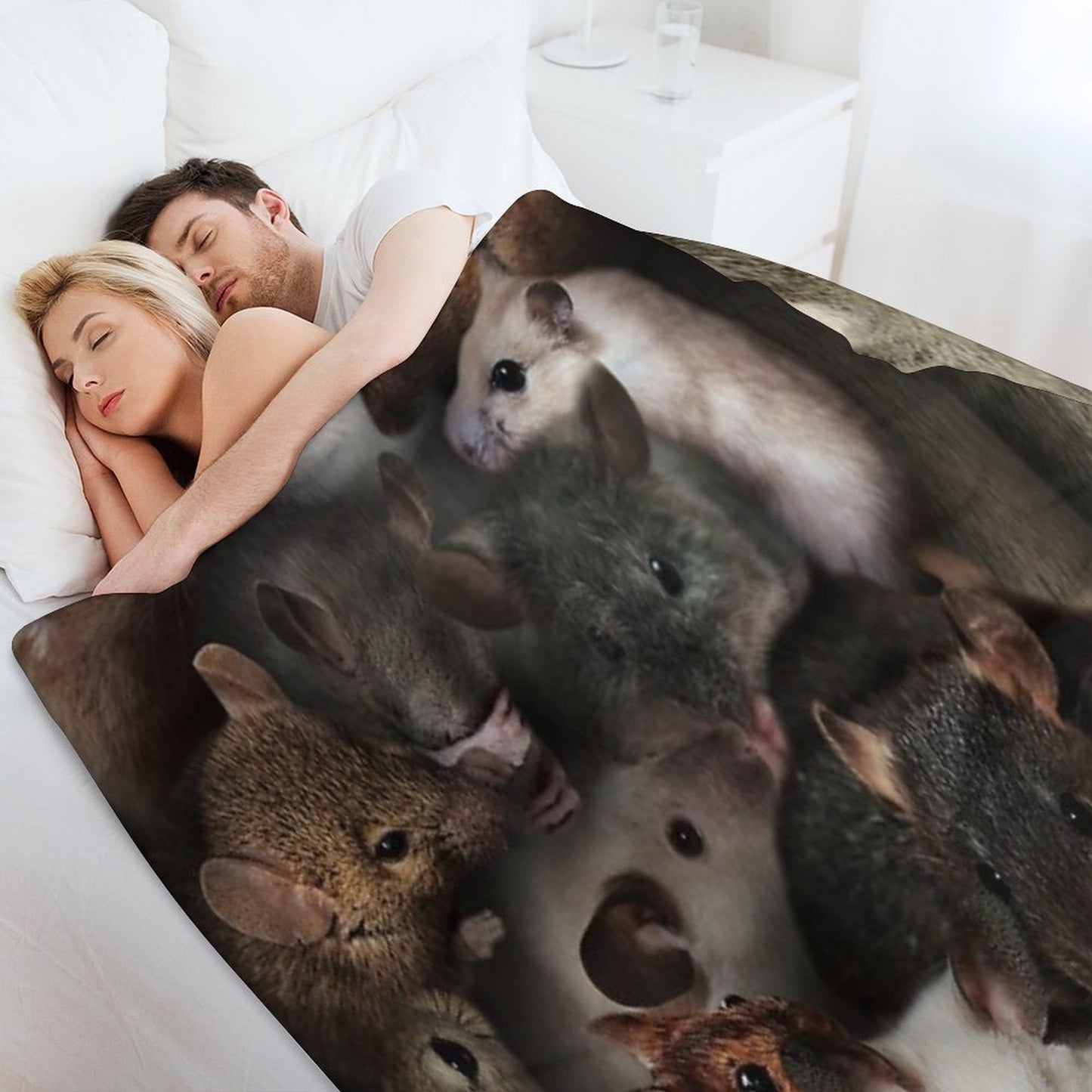 Mice Lightweight Throw Blanket