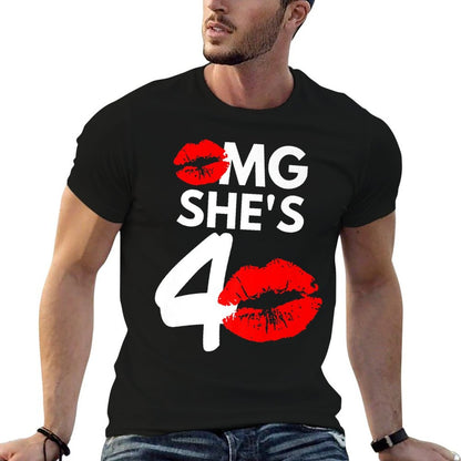 OMG SHE'S 40 Birthday, 40 Year Old, 40th Birthday Premium  Lightweight T-Shirt