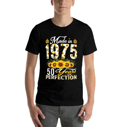 50 Years Old Made In 1975 Floral 50th Birthday Decorations  Graphic-printed T-Shirt