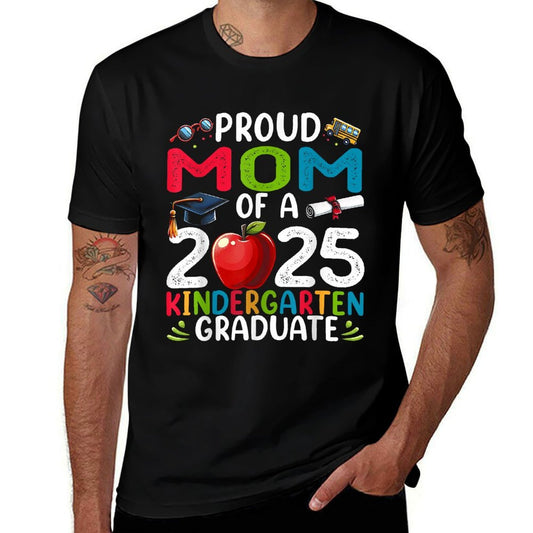 Proud Mom Of 2025 Kindergarten Graduate Graduation  Trendy Pattern T-Shirt