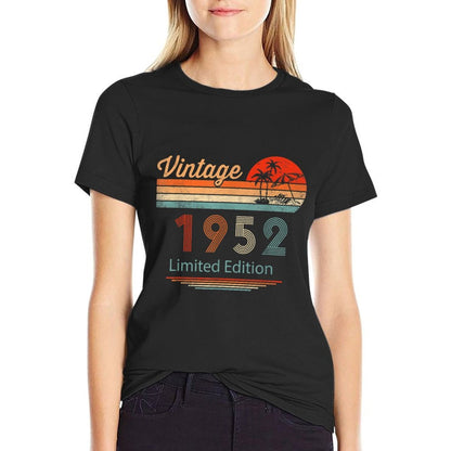 70 Year Old Gifts Vintage 1952 Limited Edition 70th Birthday  Trendy Pattern T-Shirt