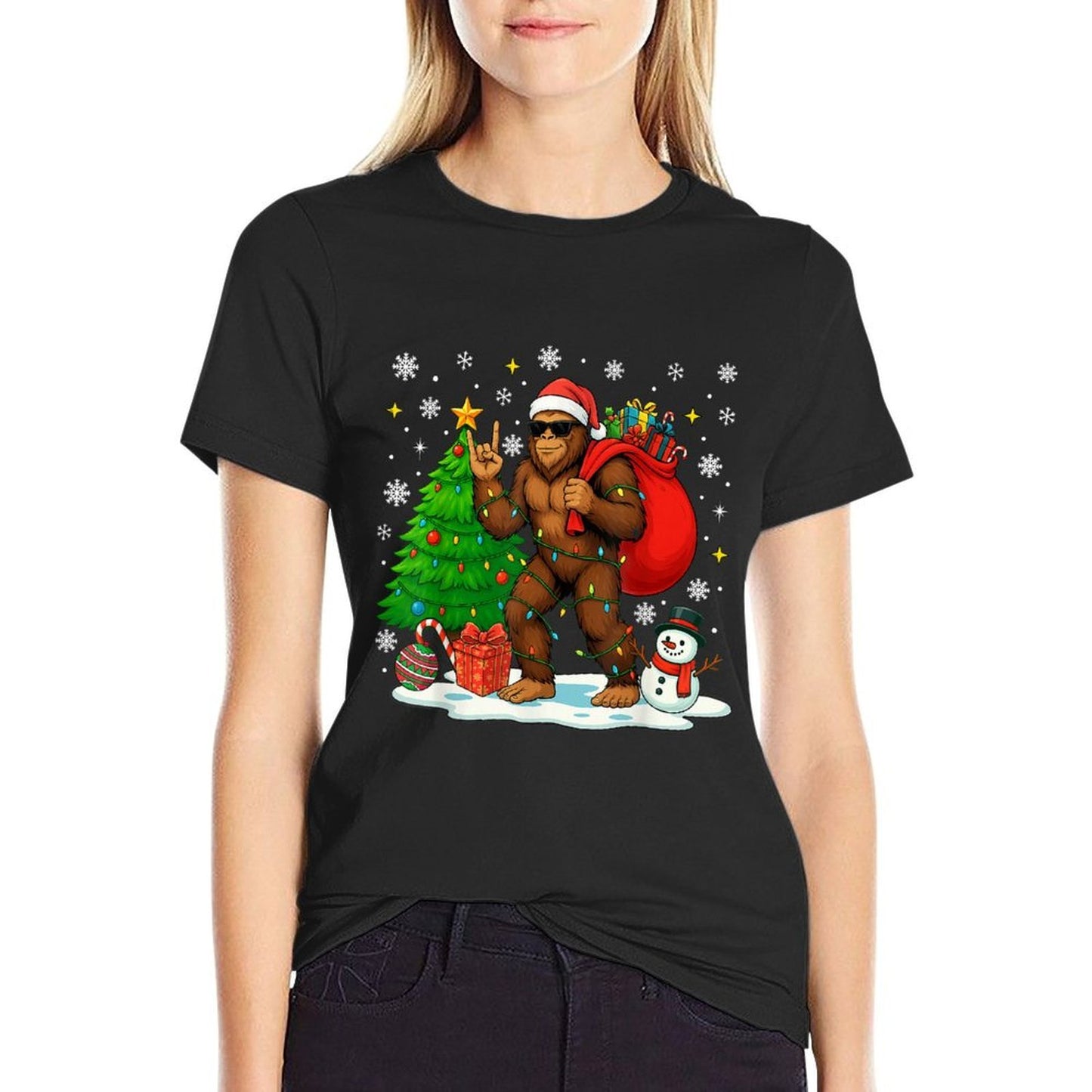 Santa Bigfoot Christmas Tree Lights Boys Men Sasquatch Lover  Lightweight T-Shirt