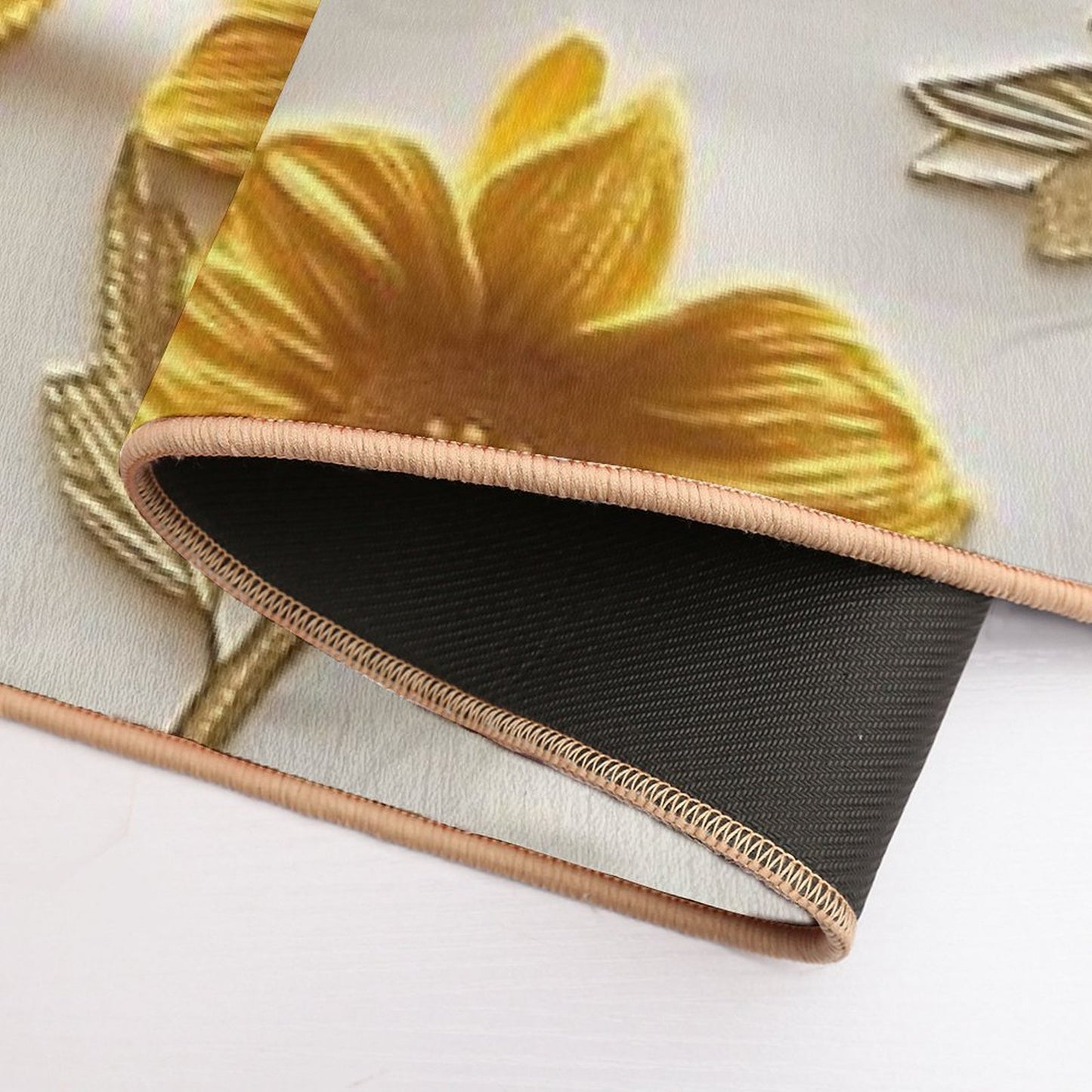 Textured Yellow And White Sunflower Pattern  Slip-Resistant Bath Mat